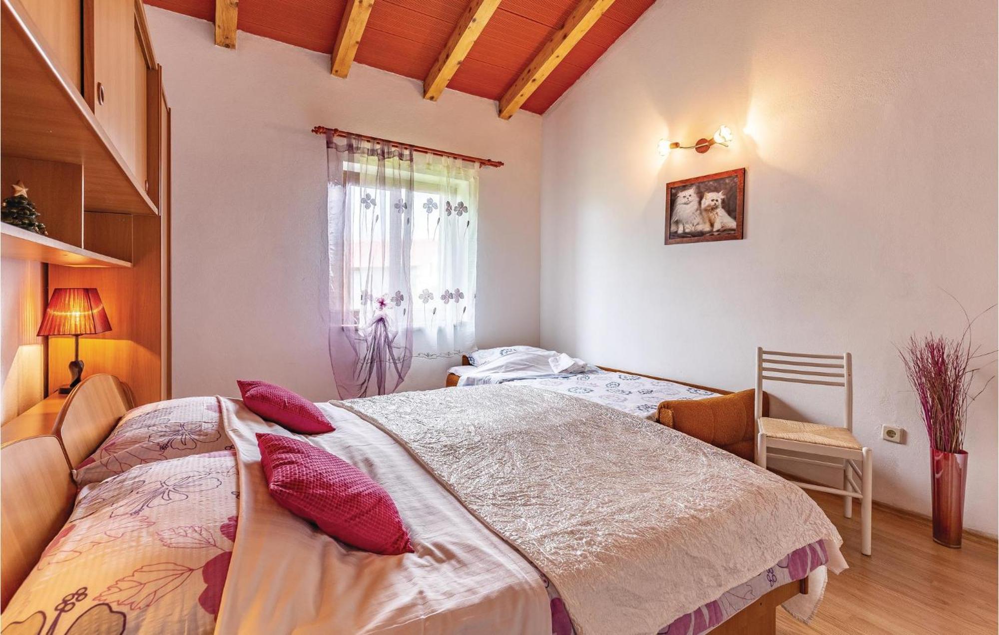 2 Bedroom Amazing Home In Rakotule Luaran gambar